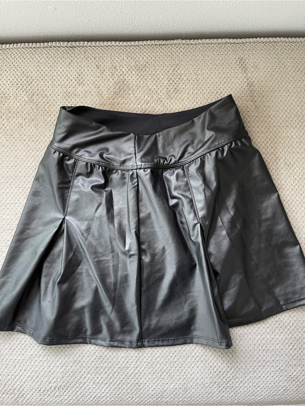 Offline By Aerie Real Luxe Vegan Leather Skort Womens S Black Gothic Festival - Picture 5 of 10